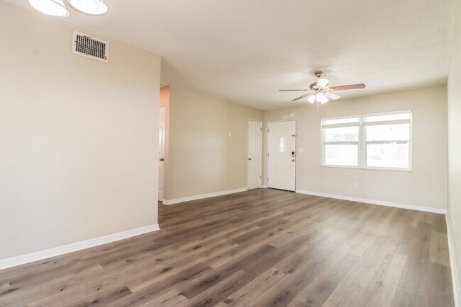 Foto del edificio - 9150 54th St N