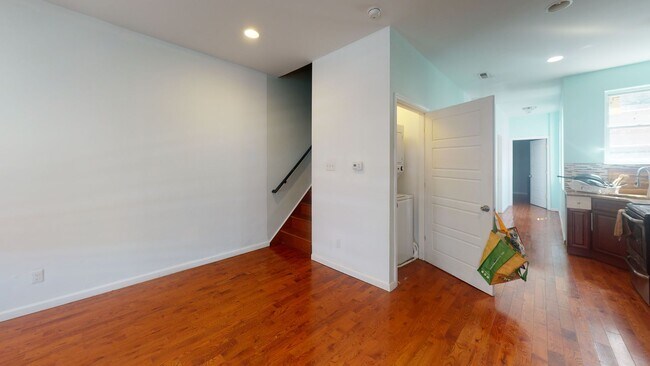 Building Photo - 2237 N Sydenham St