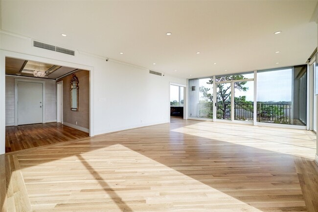 Foto del edificio - 121 N Post Oak Ln