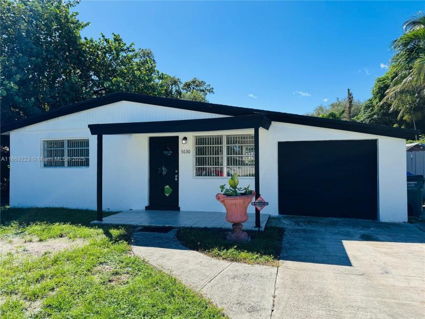 Foto principal - 3 bedroom in Hollywood FL 33021