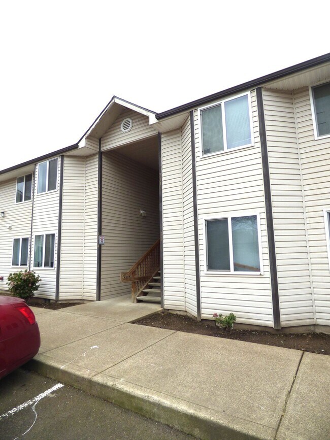 Foto del edificio - Rent Special: 1/2 Off April's Rent!! 2 Bedroom 1 Bath Unit NE Salem!