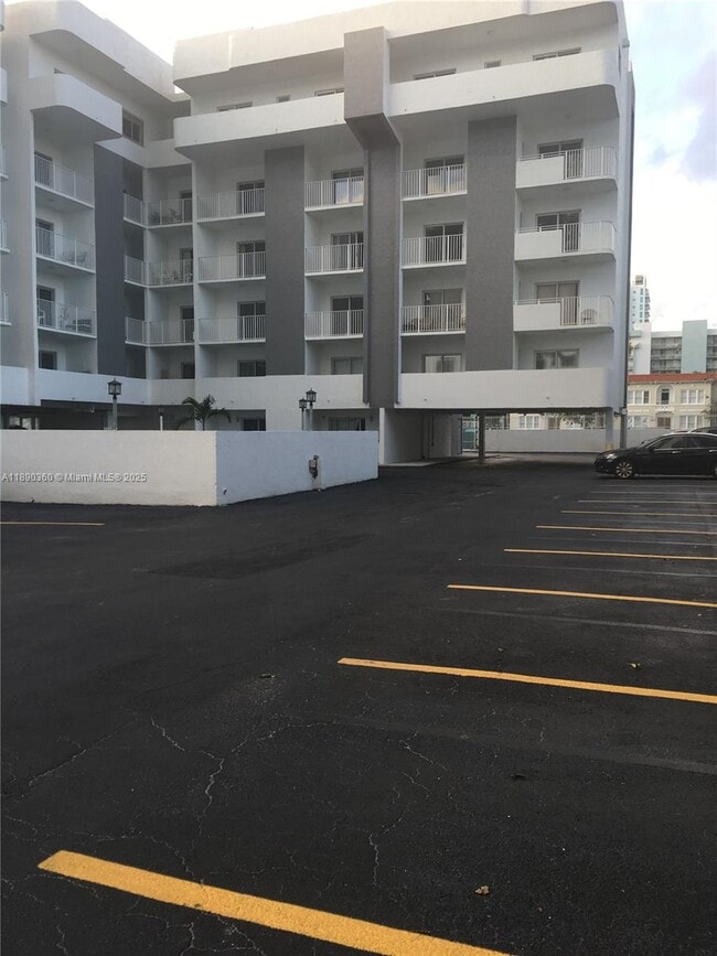 Foto del edificio - 395 NE 21st St