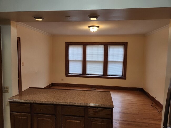 Foto del edificio - 2336 W Waveland Ave