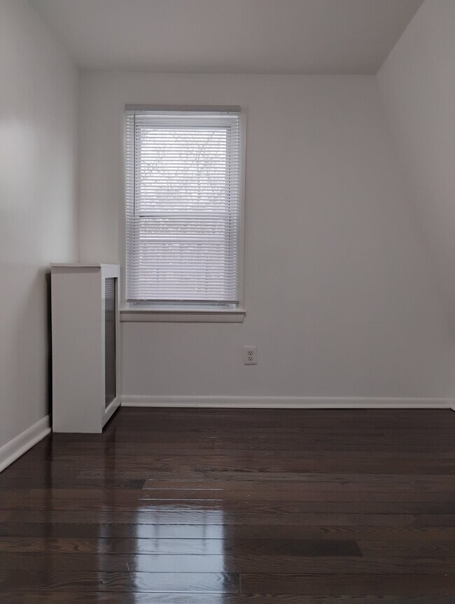 Building Photo - 497 Tremont Ave