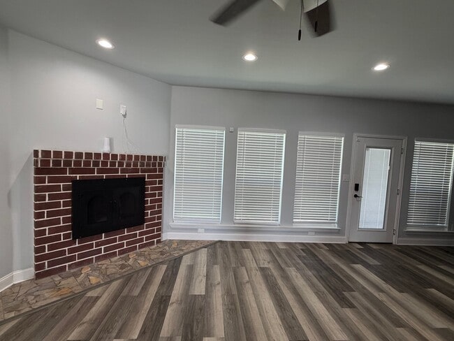Building Photo - 6430 Rock Ridge Dr