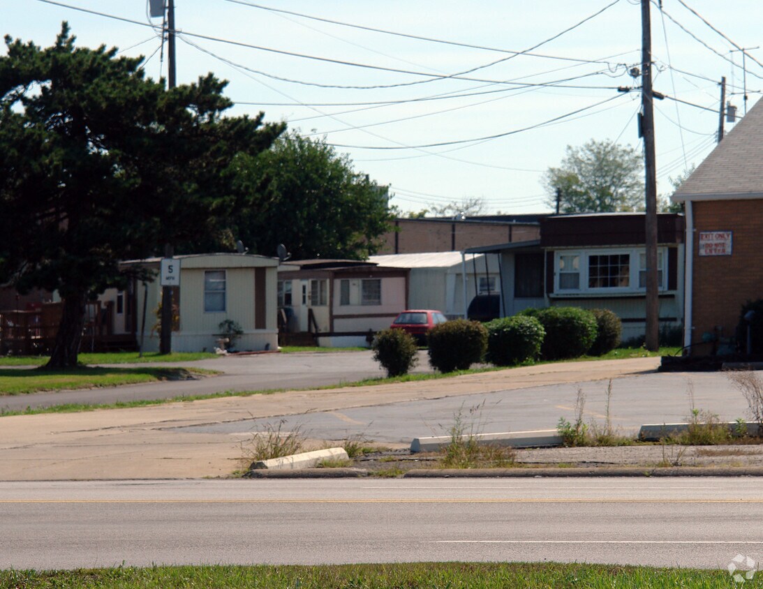 Building Photo - 528 W Perkins Ave