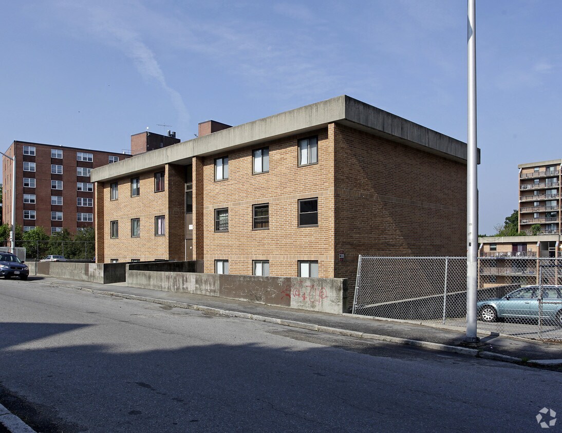 Primary Photo - 6-12 Sever St