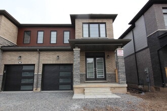 Building Photo - 6 Blackberry Ln