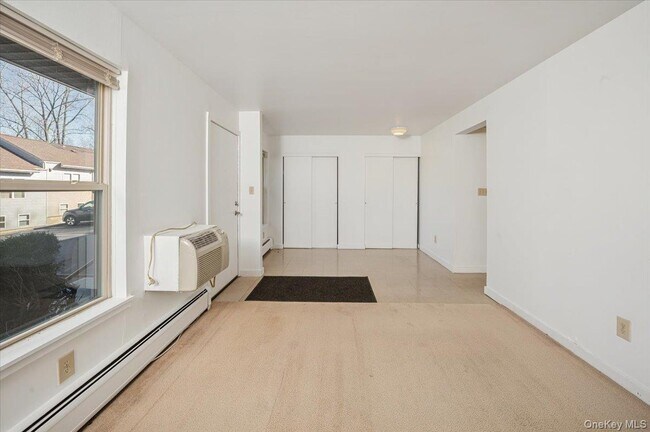 Building Photo - 501 Maplewood Gardens