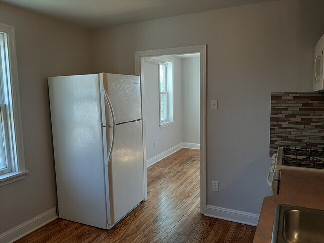 Kitchen - 1545 Cortland Ave