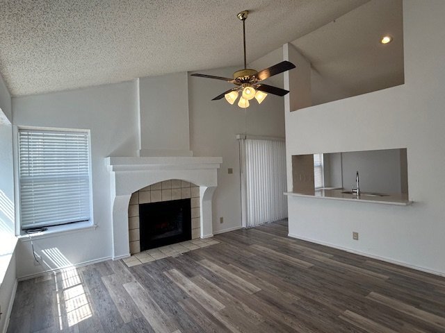 Foto del edificio - Heritage Park Updated 3 Bedroom **Zero Sec...
