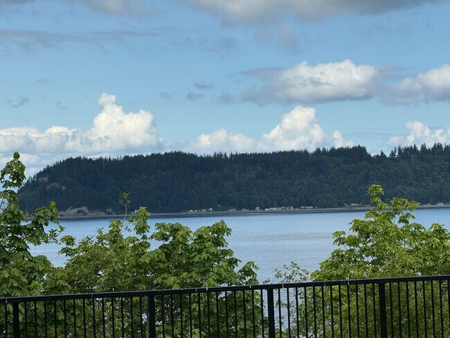 Foto del edificio - Brand New Apartment in Mukilteo with Parti...
