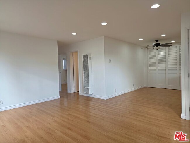 Foto del edificio - 2337 W Gramercy Ave