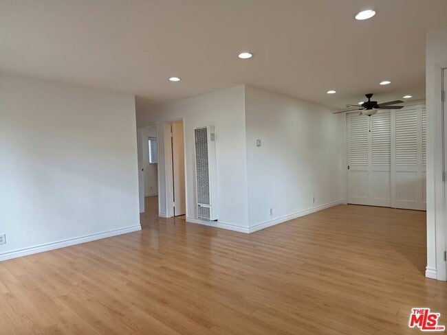 Building Photo - 2337 W Gramercy Ave