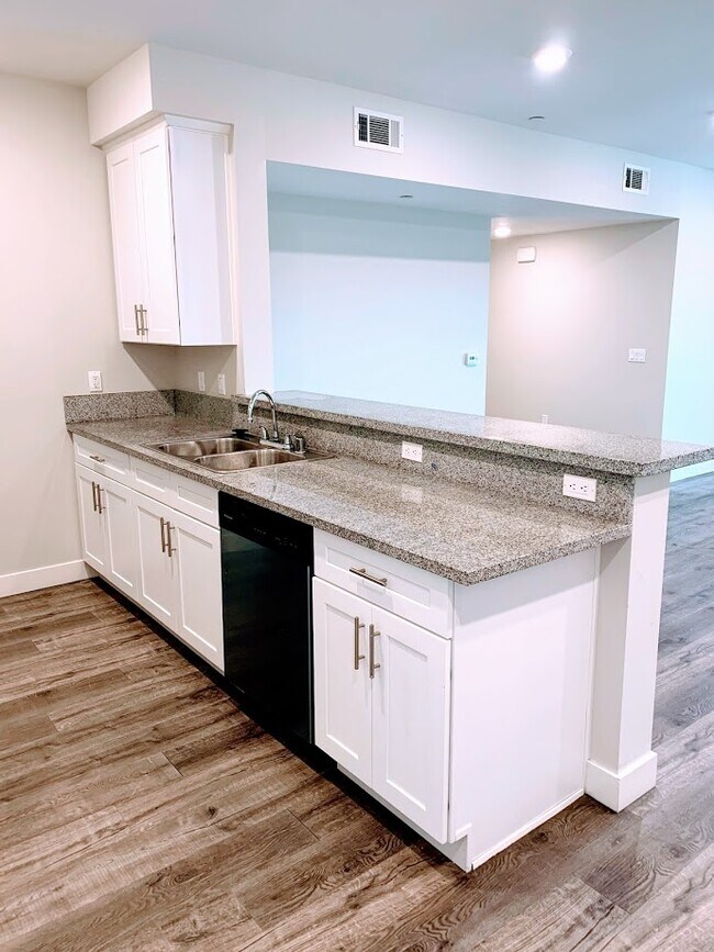 Foto del edificio - 14333 Roscoe Blvd