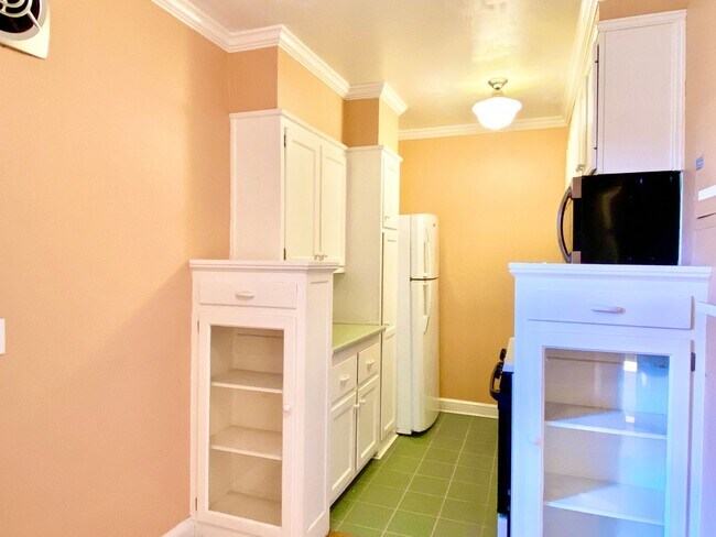 Foto del edificio - 2 Bedroom 1 Bathroom - Pets Welcome!  Wood...