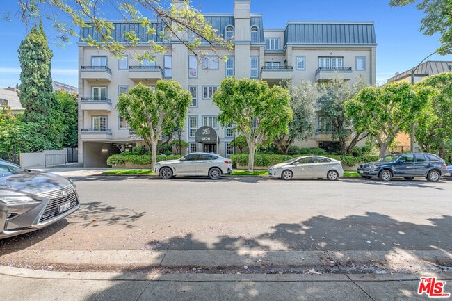 Building Photo - 1370 Kelton Ave