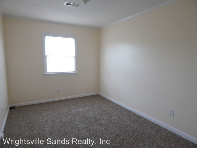 Building Photo - 3 br, 1.5 bath House - 17 B Coral Drive