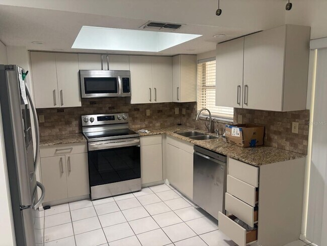 Foto del edificio - 749 N Jefferson Ave