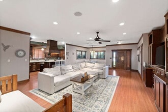 Building Photo - 209 Windmeade Cir