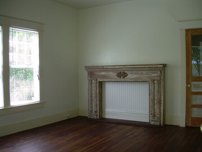 Building Photo - 5647 East Side Ave