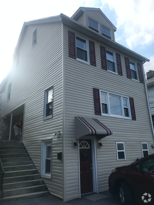 Building Photo - 2208 Lehigh St