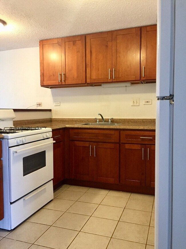 Foto del edificio - Pearlridge Sunset: 3 Bedroom, 1 Bath Condo...