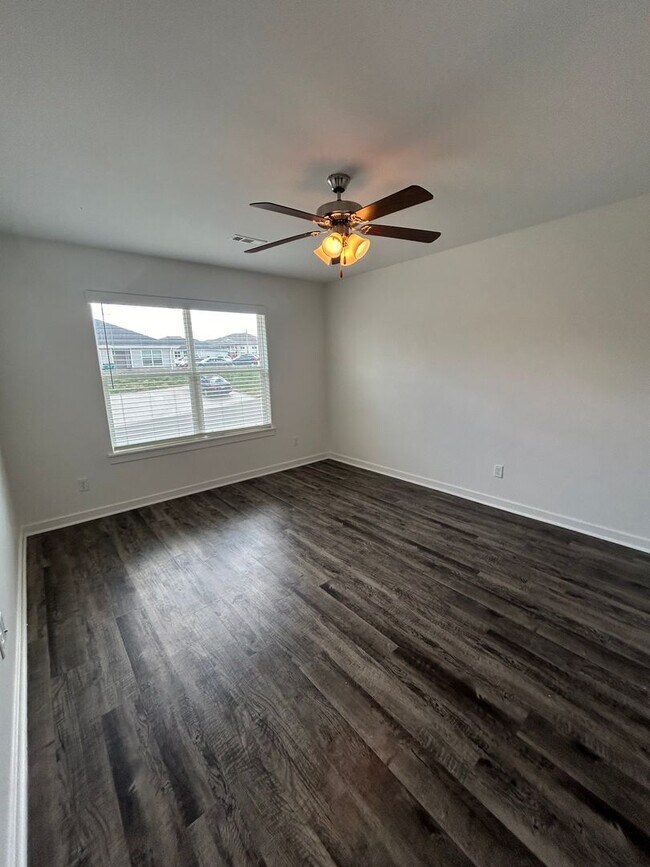 Building Photo - 636 Hidden Springs Dr