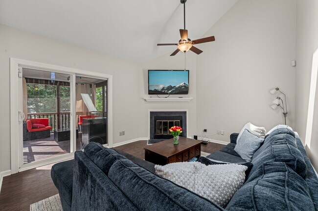 Building Photo - 5 Hickorywood Sq