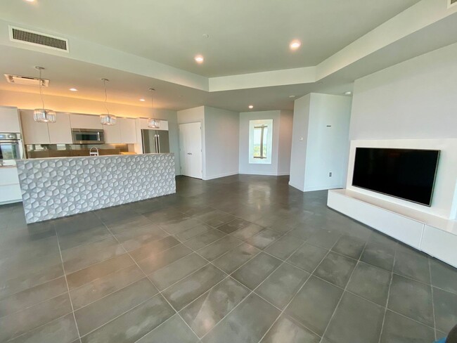 Building Photo - Luxury 2 Bed 2.5 Bath Condo in Central OKC