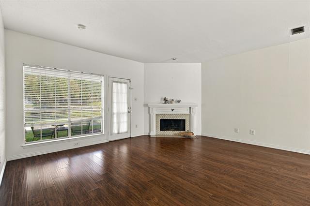 Building Photo - 3550 Country Square Dr