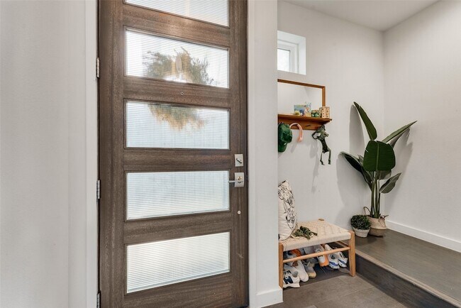 Foto del edificio - 6004 Hudson St