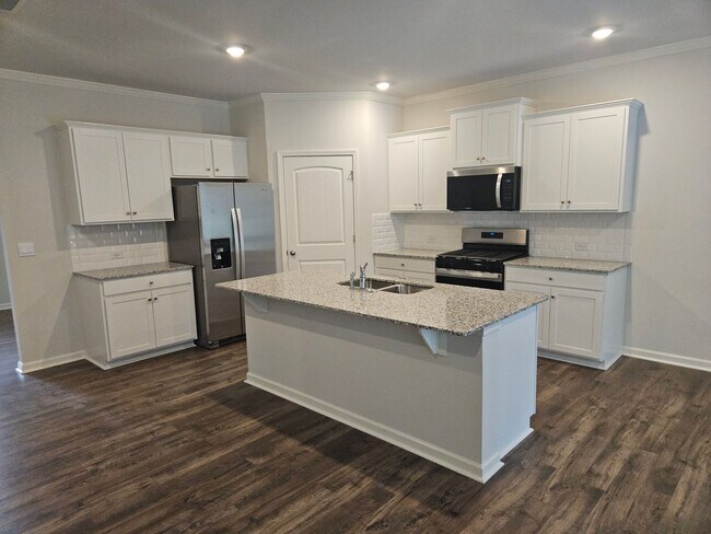Foto del edificio - New Construction Five Bedroom Avail Now