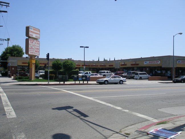 Building Photo - 12500 Vanowen St