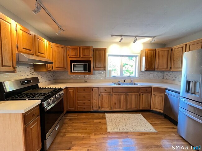 Foto del edificio - 553 Townsend Ave