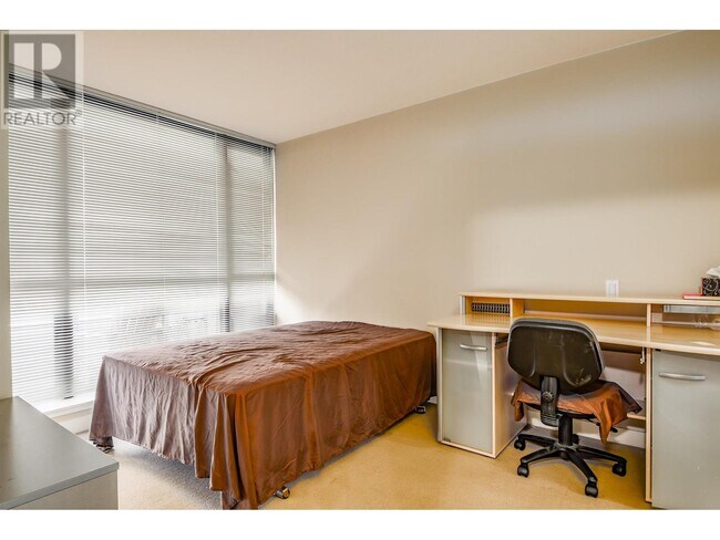 Photo du bâtiment - 9188-9188 Hemlock Dr