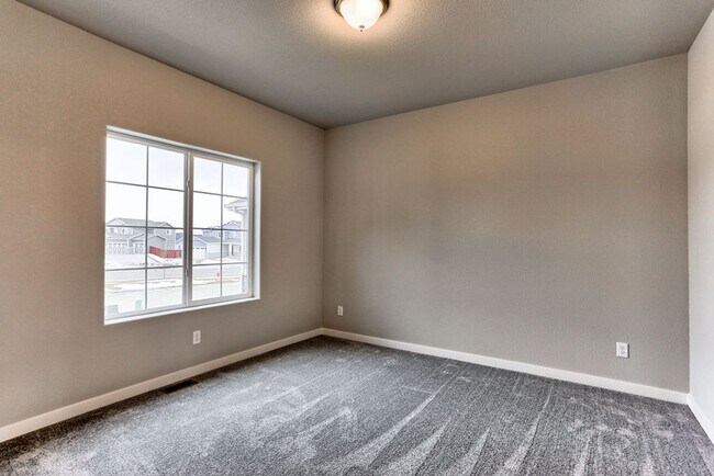 Foto del edificio - 3 Bedroom 3 Bath home in Raindance