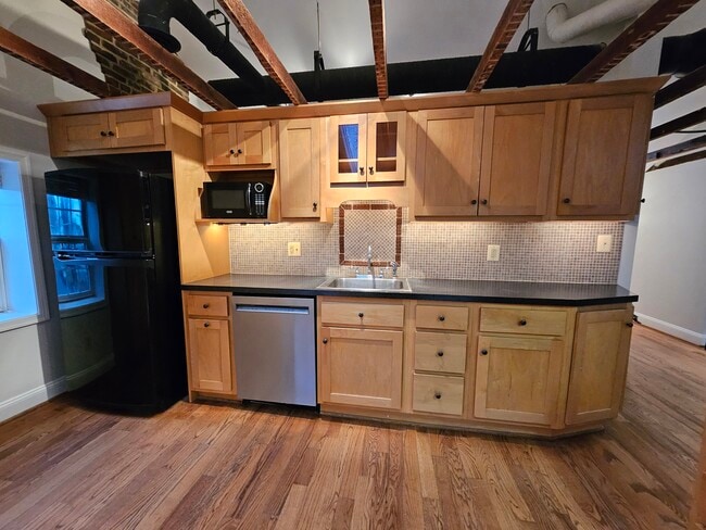 Kitchen - 718 N Stokes St