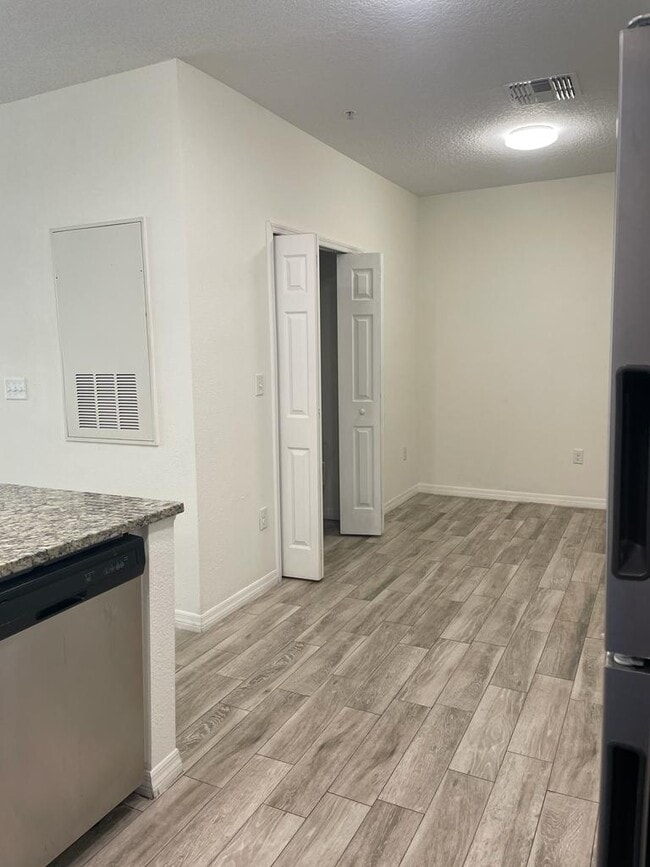 Foto del edificio - 2121 McCoy Rd