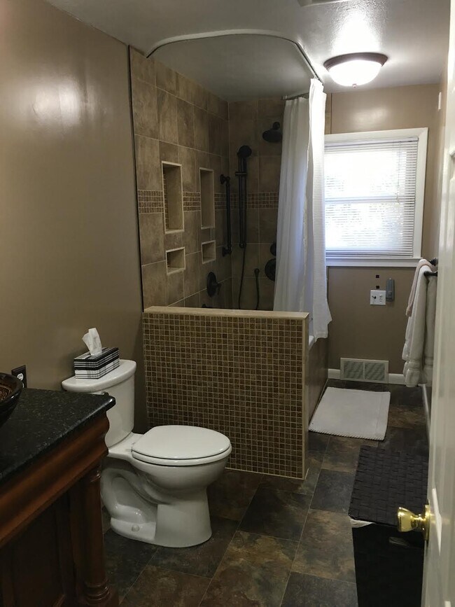 Foto del edificio - 103 Balsam Road-Great home with tons of st...
