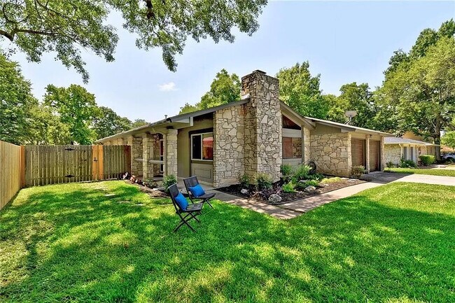 Building Photo - 10605 Golden Quail Dr