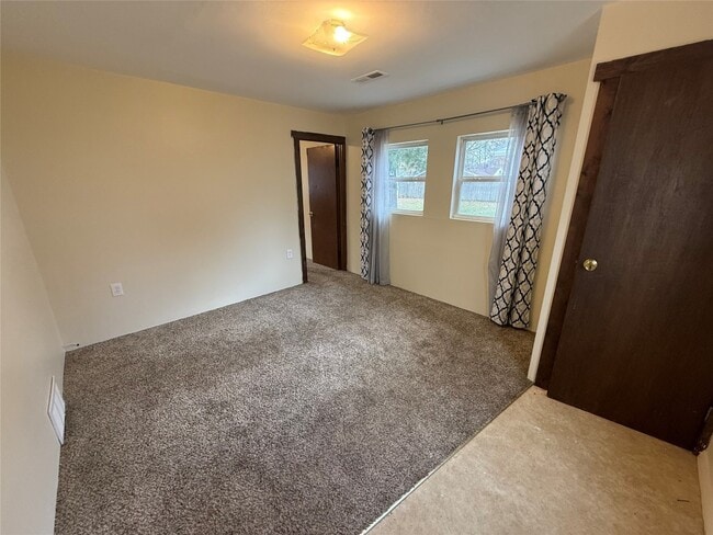 Building Photo - 1139 W 36th St