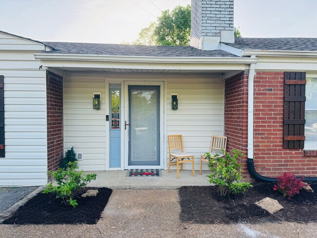 Foto del edificio - 2701 Hartford Dr