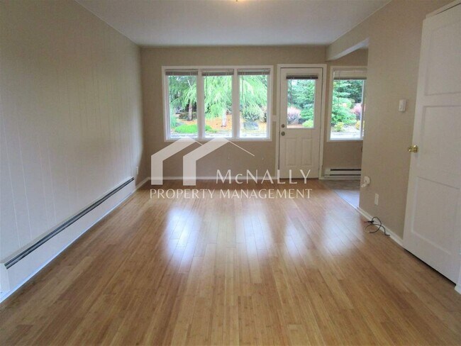 Foto del edificio - 2 Bedroom 1 Bathroom Townhome in Downtown Gig Harbor
