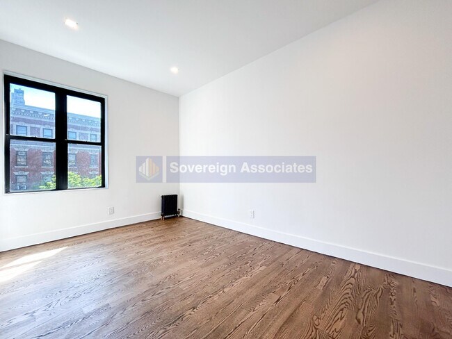 Building Photo - 45 Tiemann Place