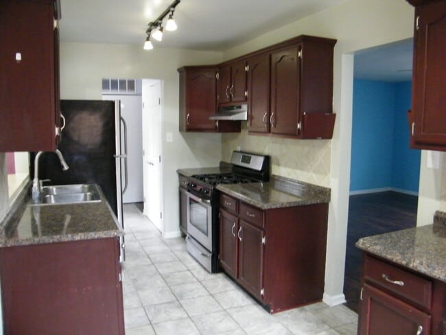 Kitchen - 108 Mellbrook Rd