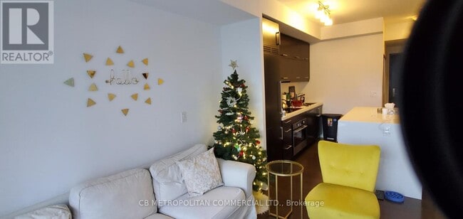 Building Photo - 65 St Mary St