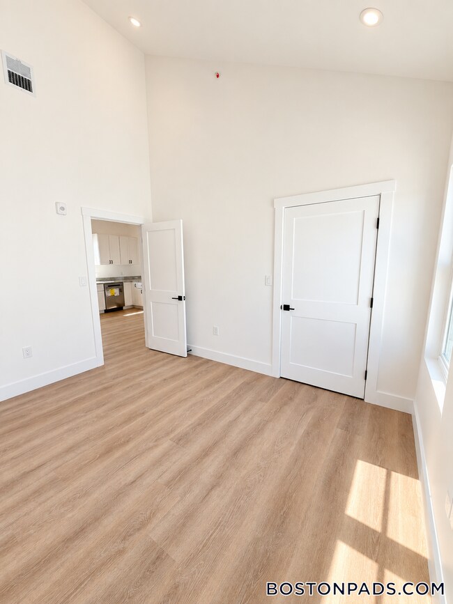 Foto del edificio - 275 Shrewsbury St