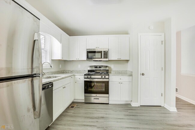 Building Photo - 813 Grindstone Pl SW