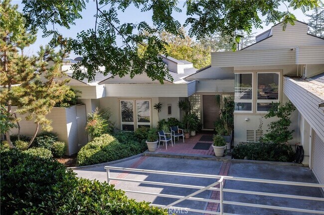 Building Photo - 31561 Peppertree-Bend